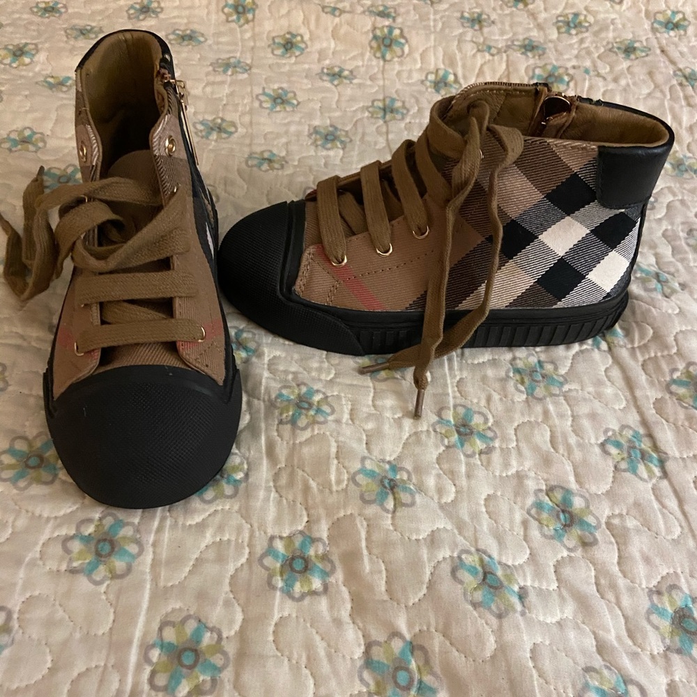 Burberry toddler shoes